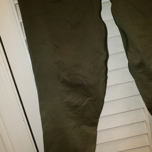 New Victoria's secret Pink "army green" leggings..size small - Picture 6 of 7